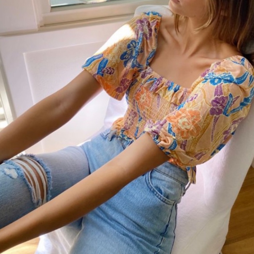 Cute uo sara smocked cropped top Urban Outfitters sz M/L